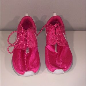 Hot pink nike shoes